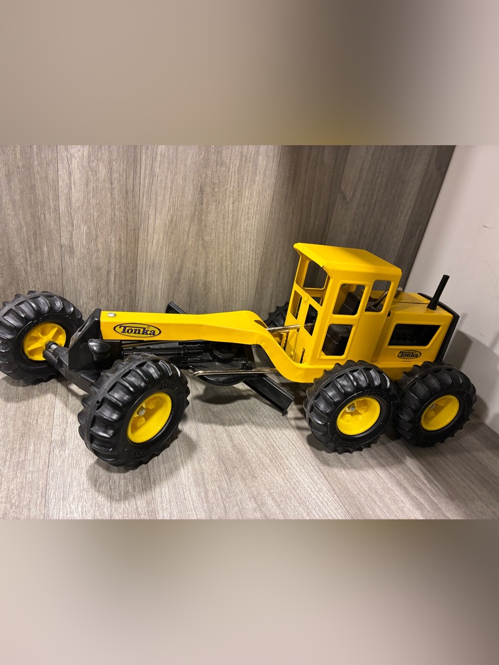 VINTAGE 1999 TONKA YELLOW ROAD GRADER STEEL TOY